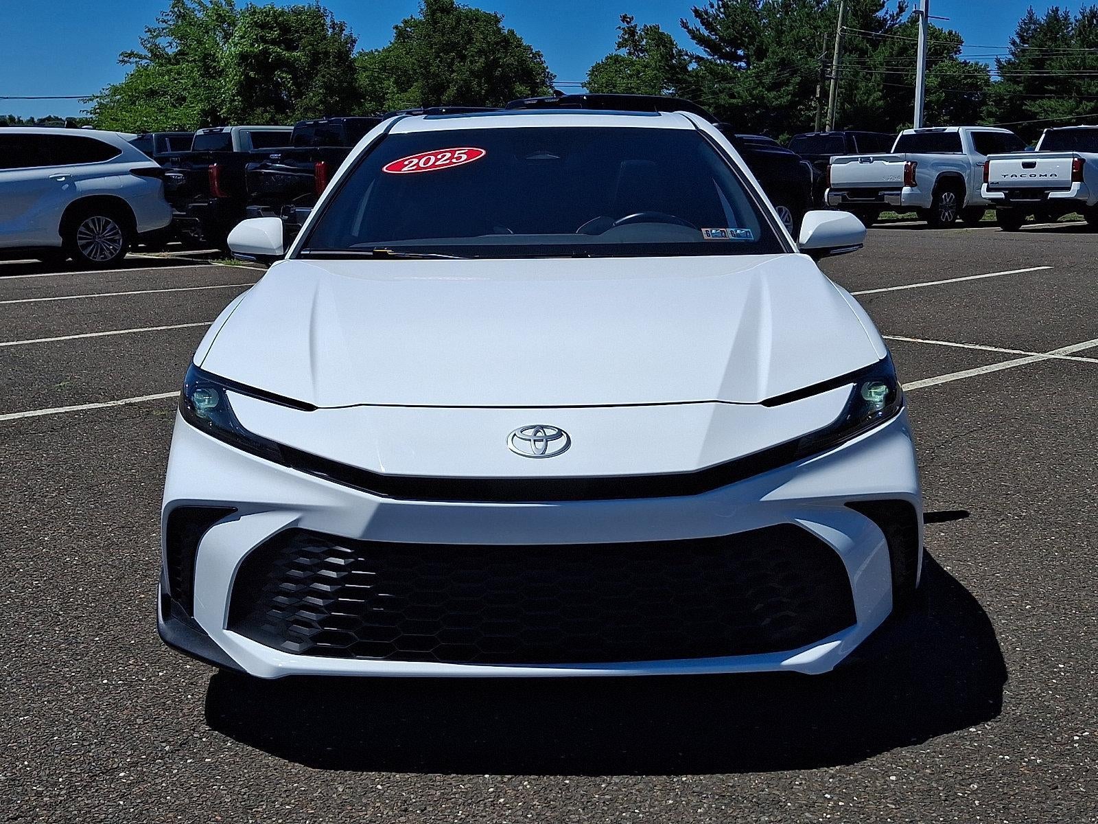 2025 Toyota Camry SE (Natl)