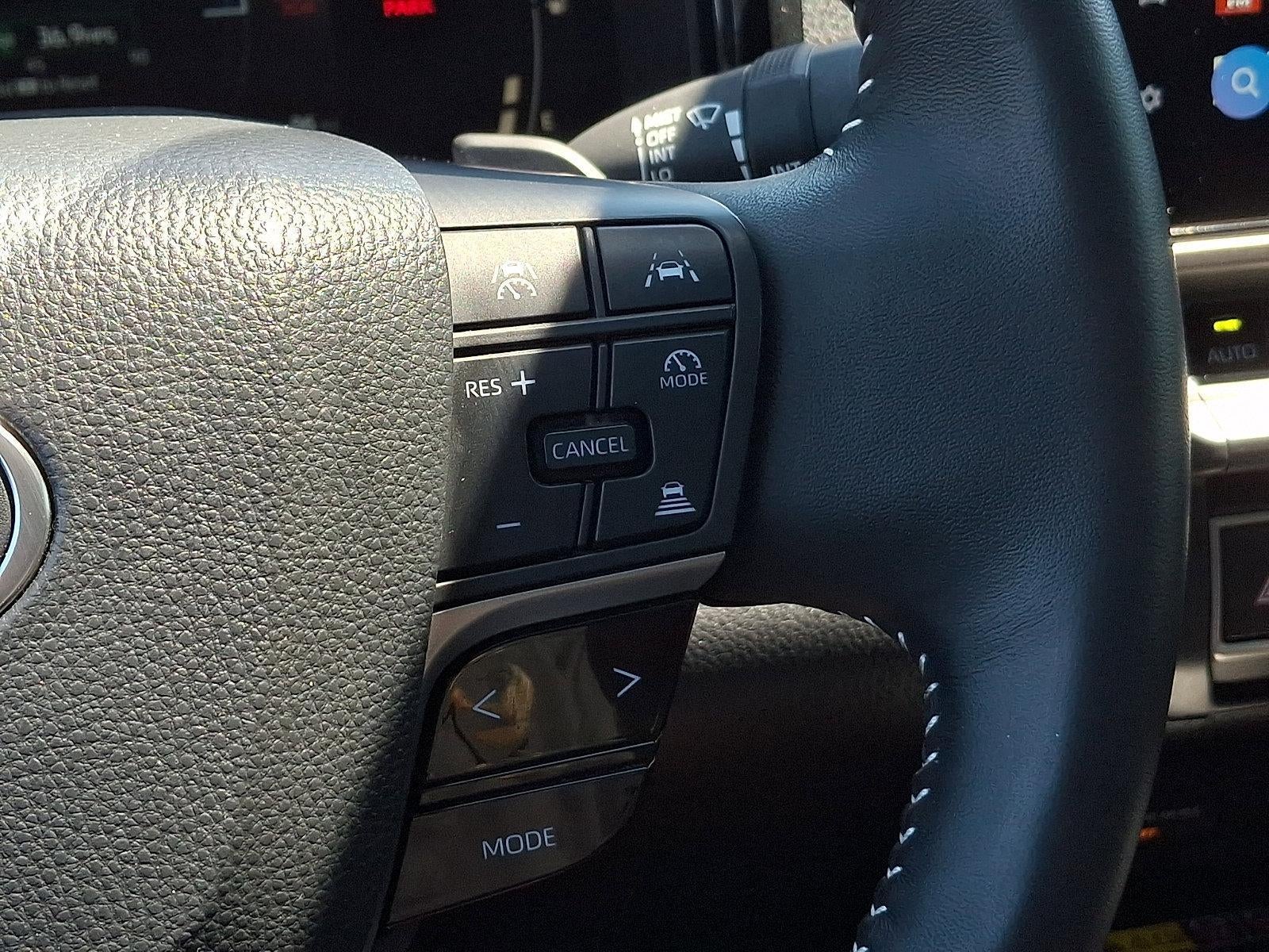 2025 Toyota Camry SE (Natl)