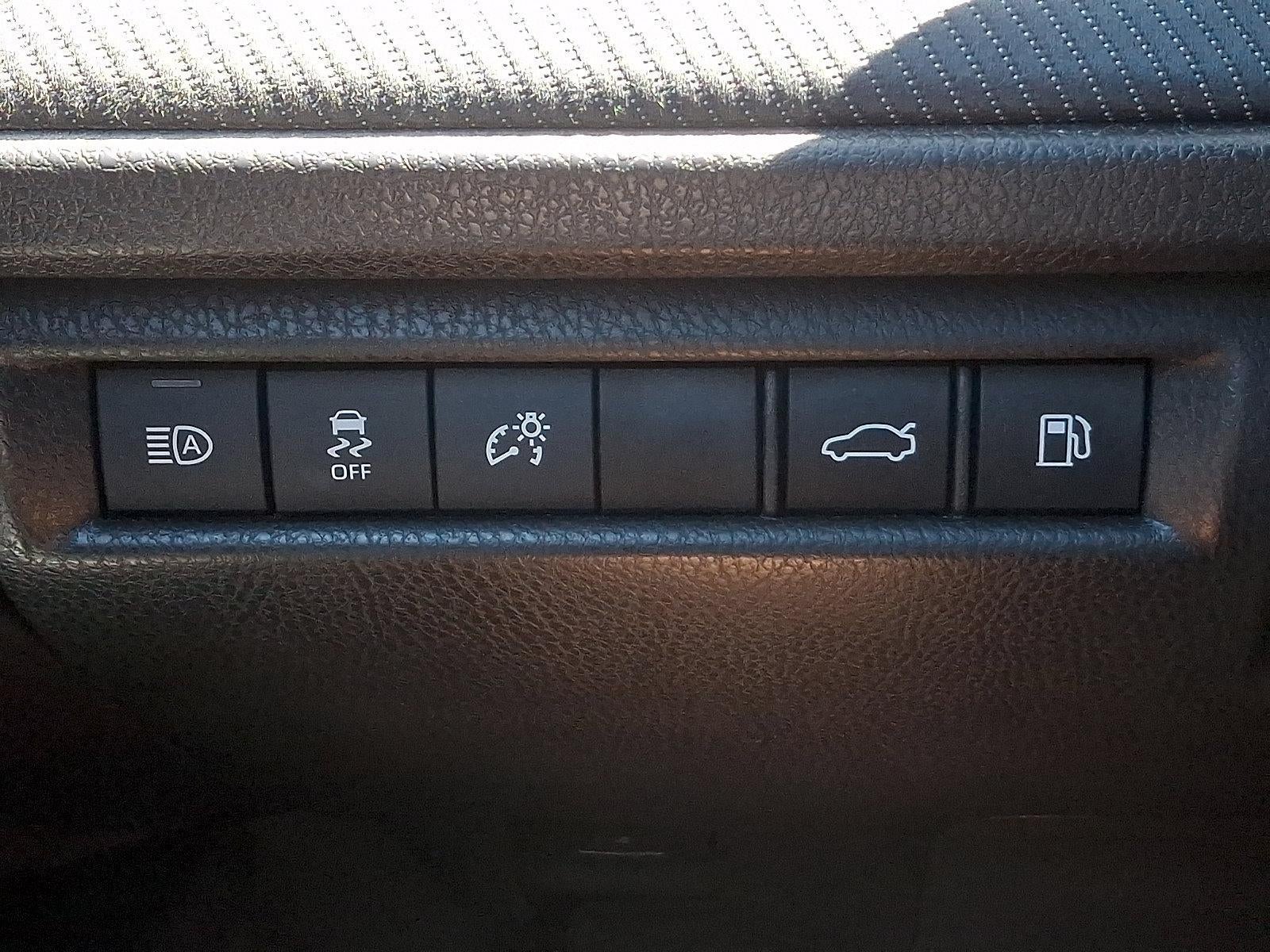 2025 Toyota Camry SE (Natl)