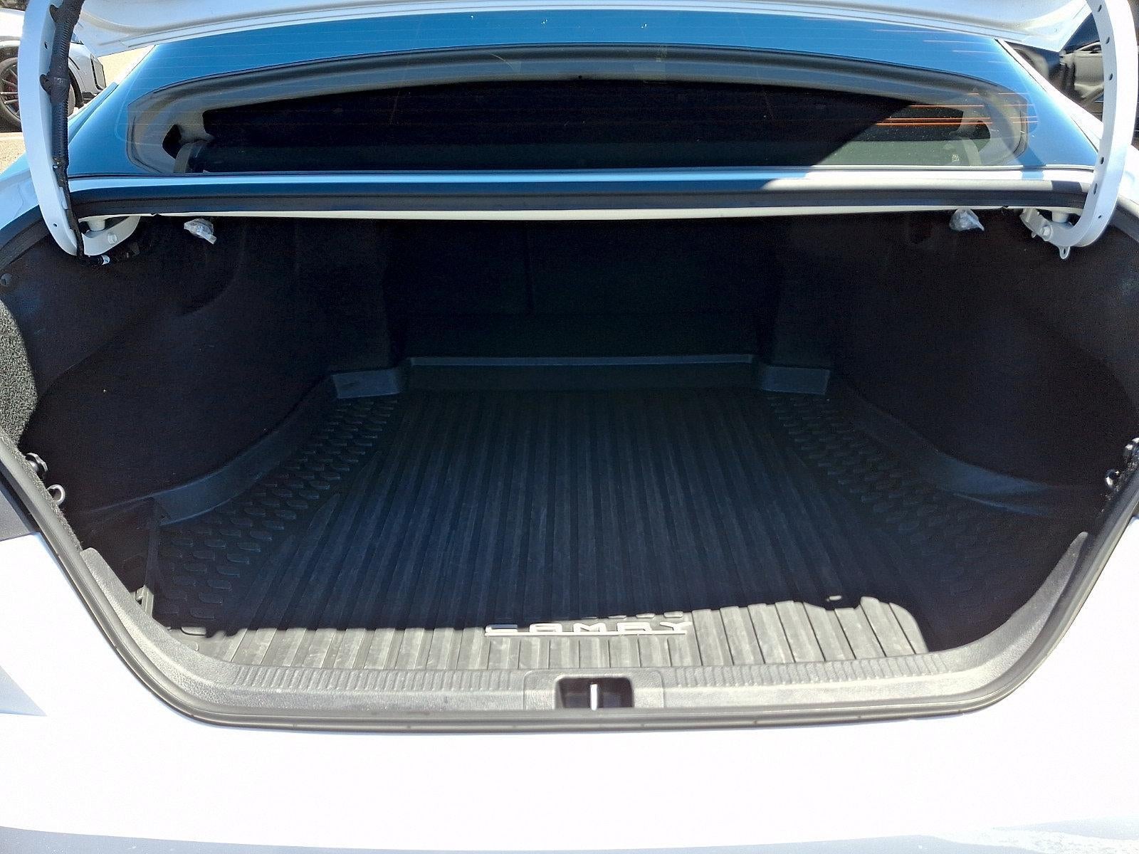2025 Toyota Camry SE (Natl)