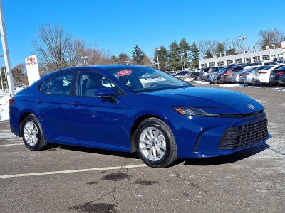 2025 Toyota Camry LE (SE)