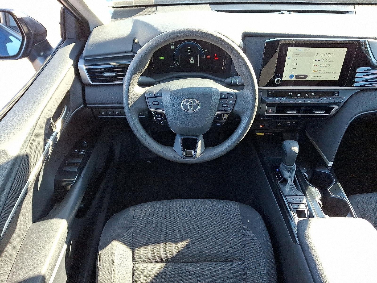 2025 Toyota Camry LE (SE)