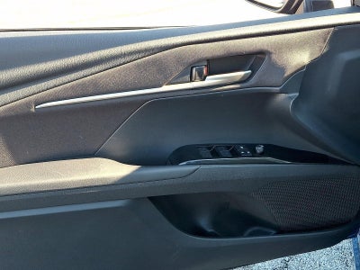 2025 Toyota Camry LE (SE)