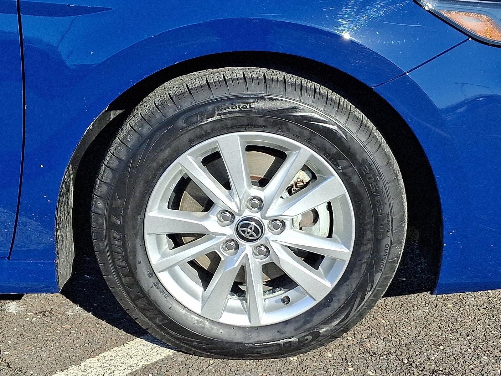 2025 Toyota Camry LE (SE)