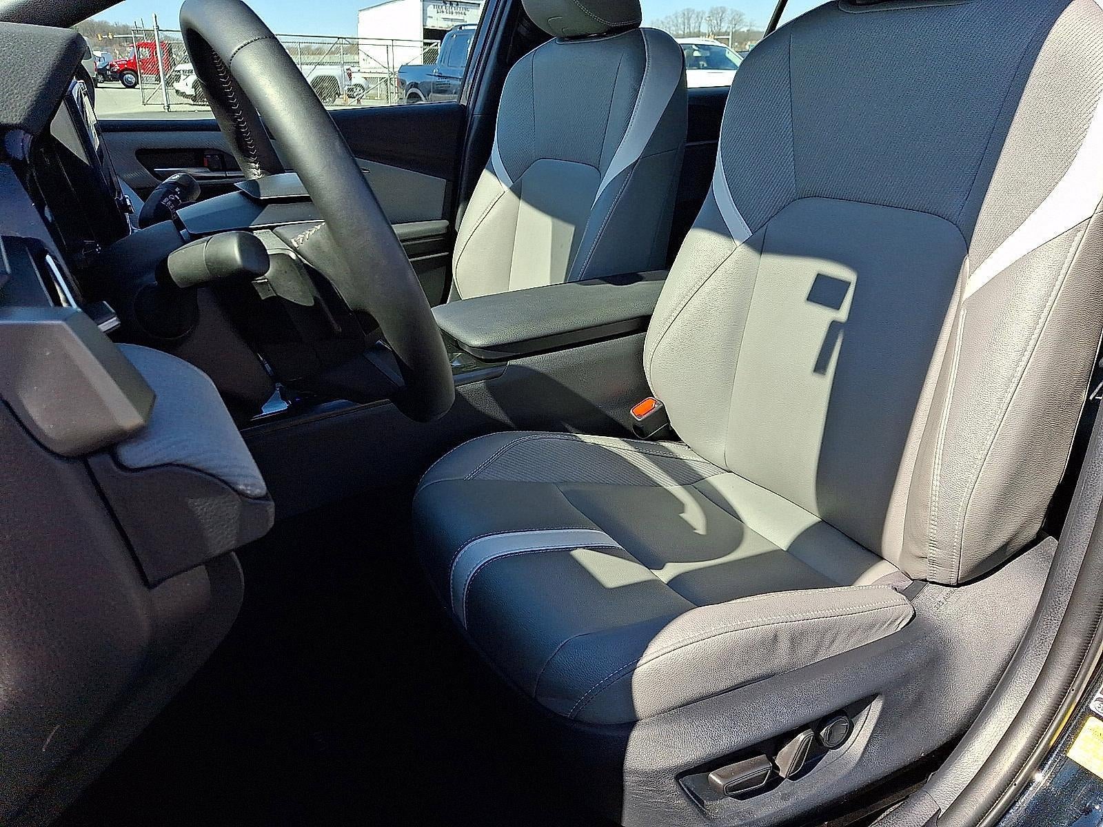 2025 Toyota Camry SE (SE)