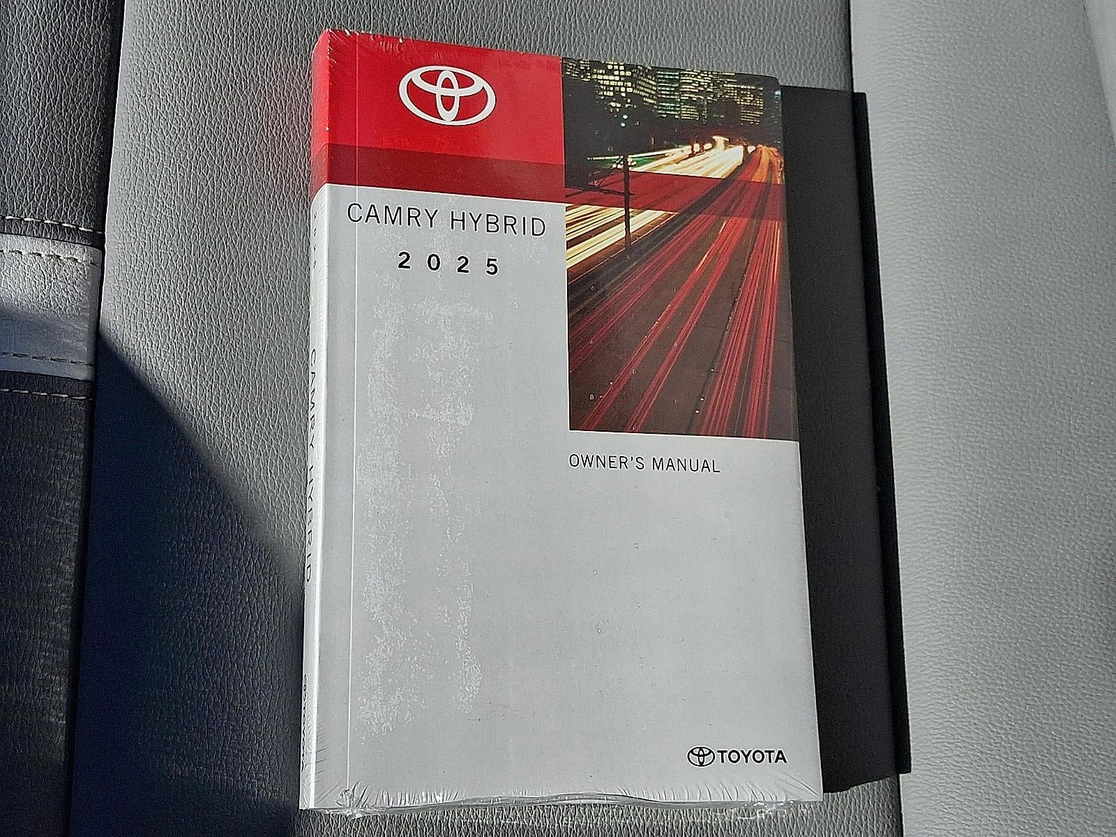 2025 Toyota Camry SE (SE)
