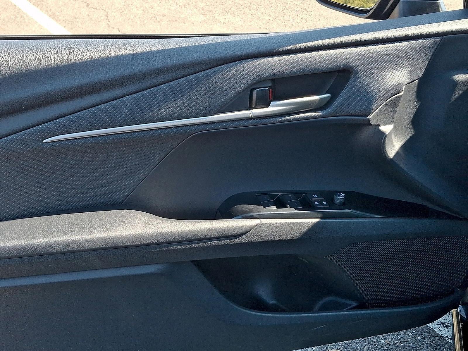 2025 Toyota Camry SE (SE)