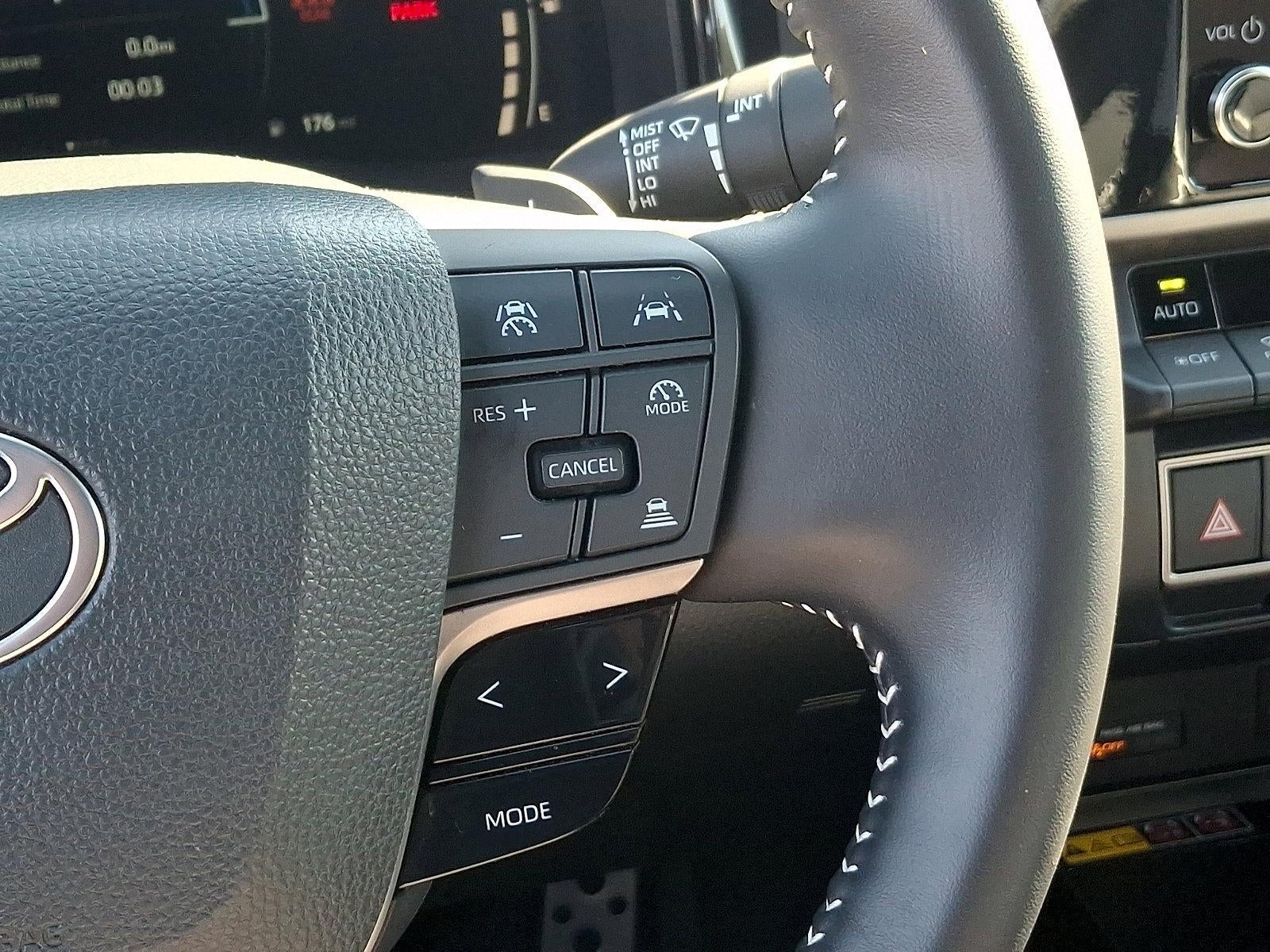 2025 Toyota Camry SE (SE)