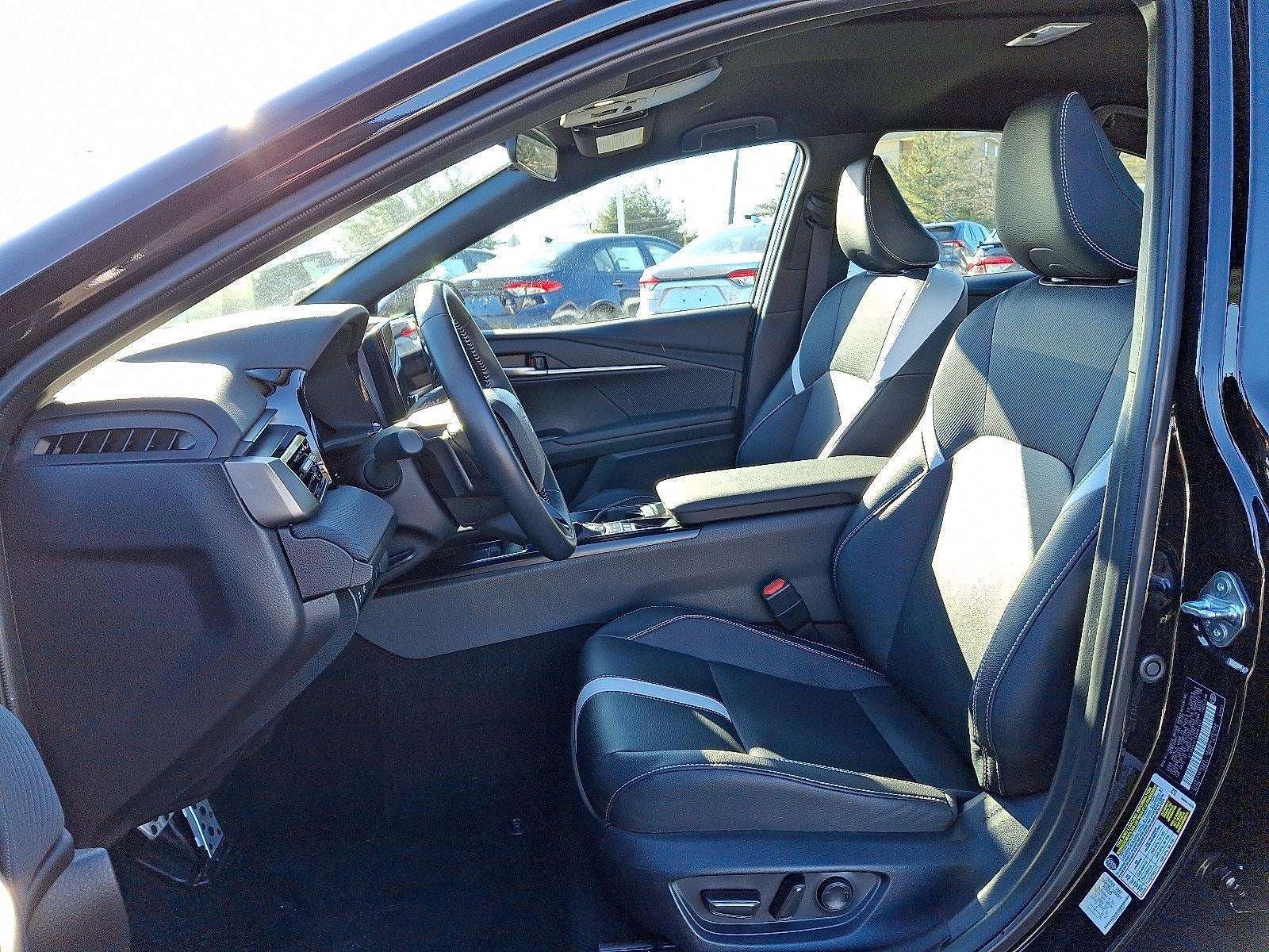 2025 Toyota Camry SE (SE)