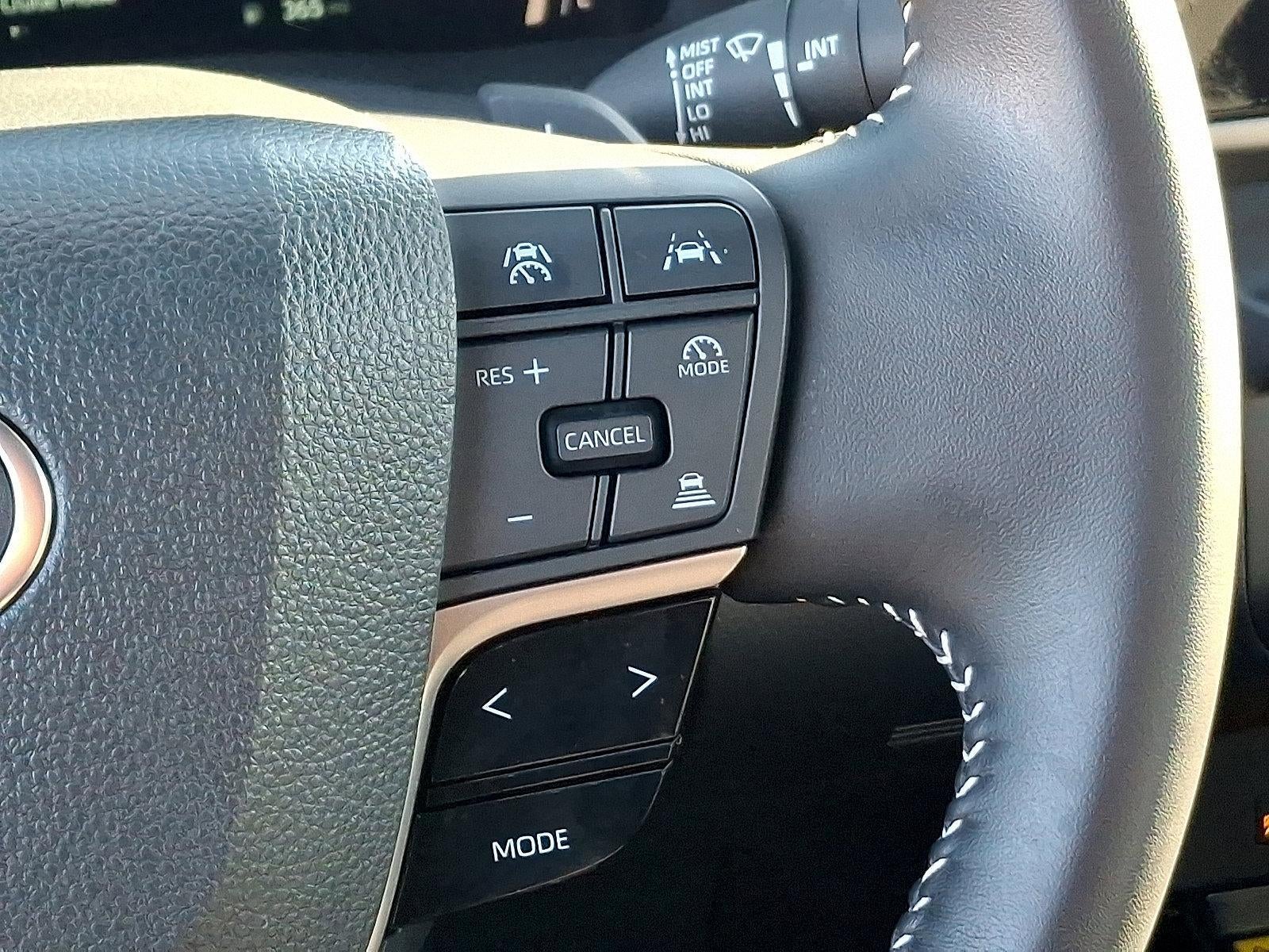 2025 Toyota Camry SE (SE)