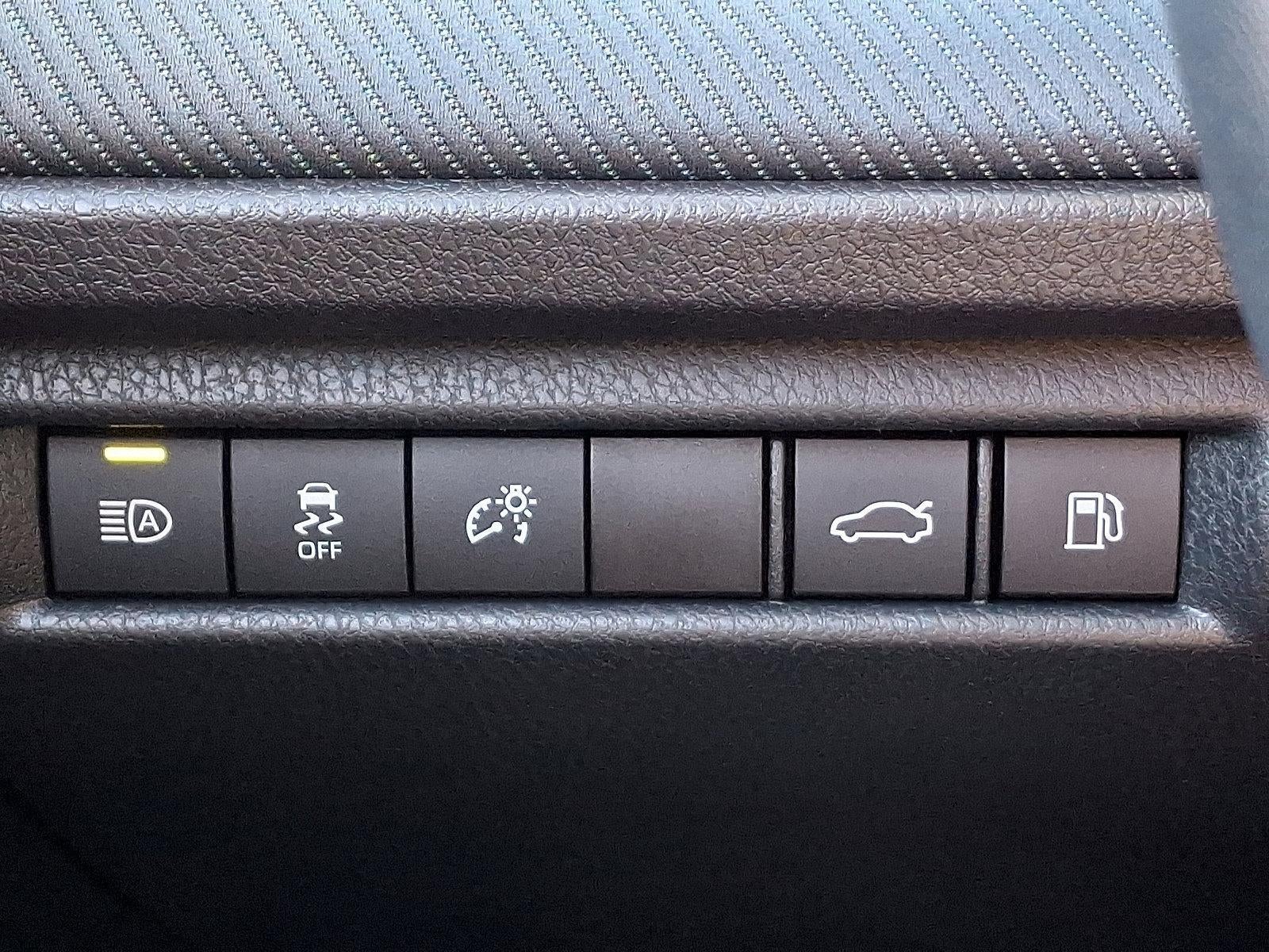 2025 Toyota Camry SE (SE)