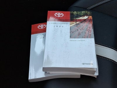 2025 Toyota Camry SE (SE)