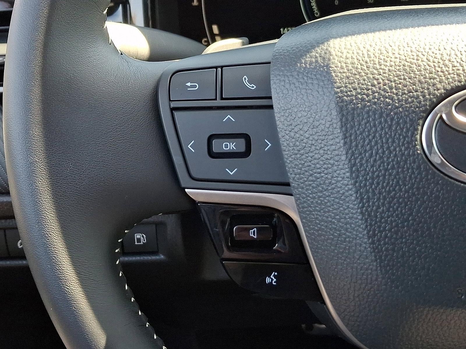 2025 Toyota Camry SE (SE)