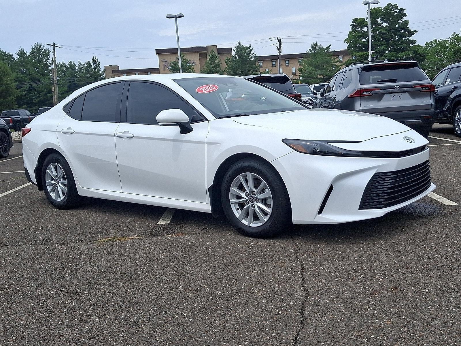 2025 Toyota Camry LE (Natl)