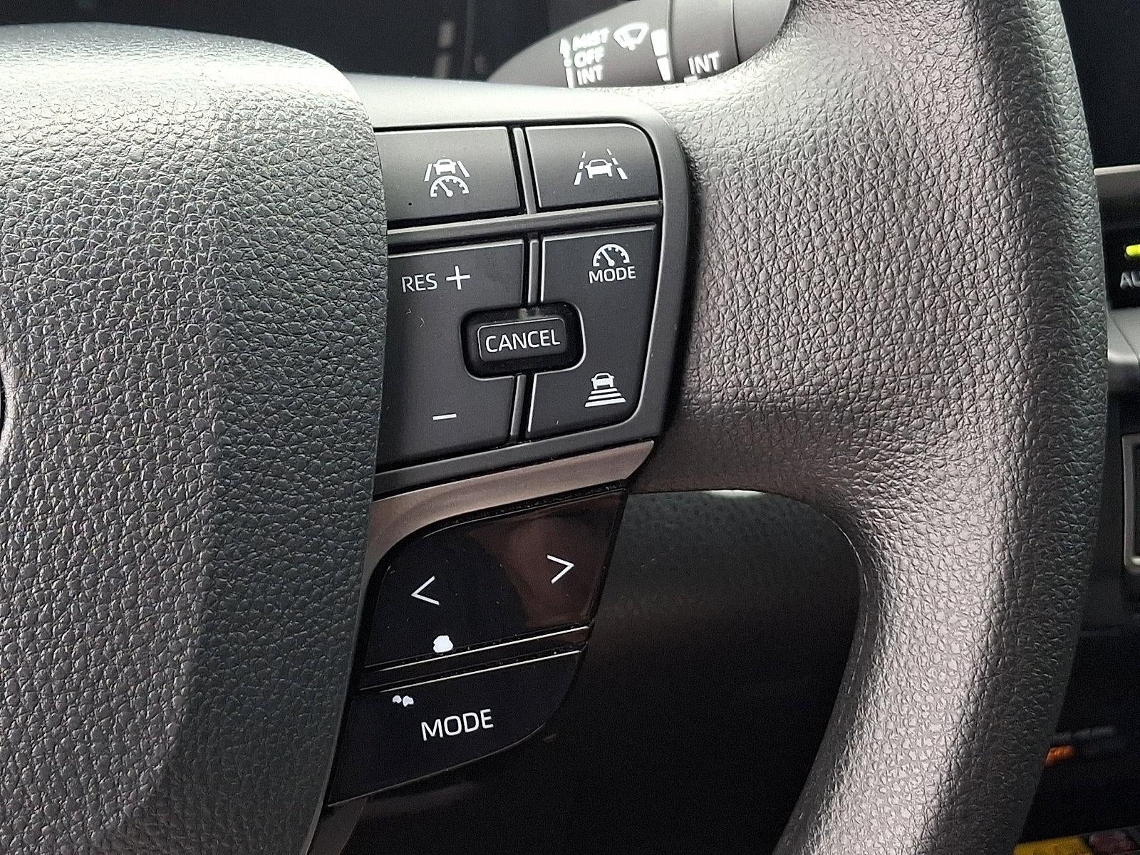 2025 Toyota Camry LE (Natl)