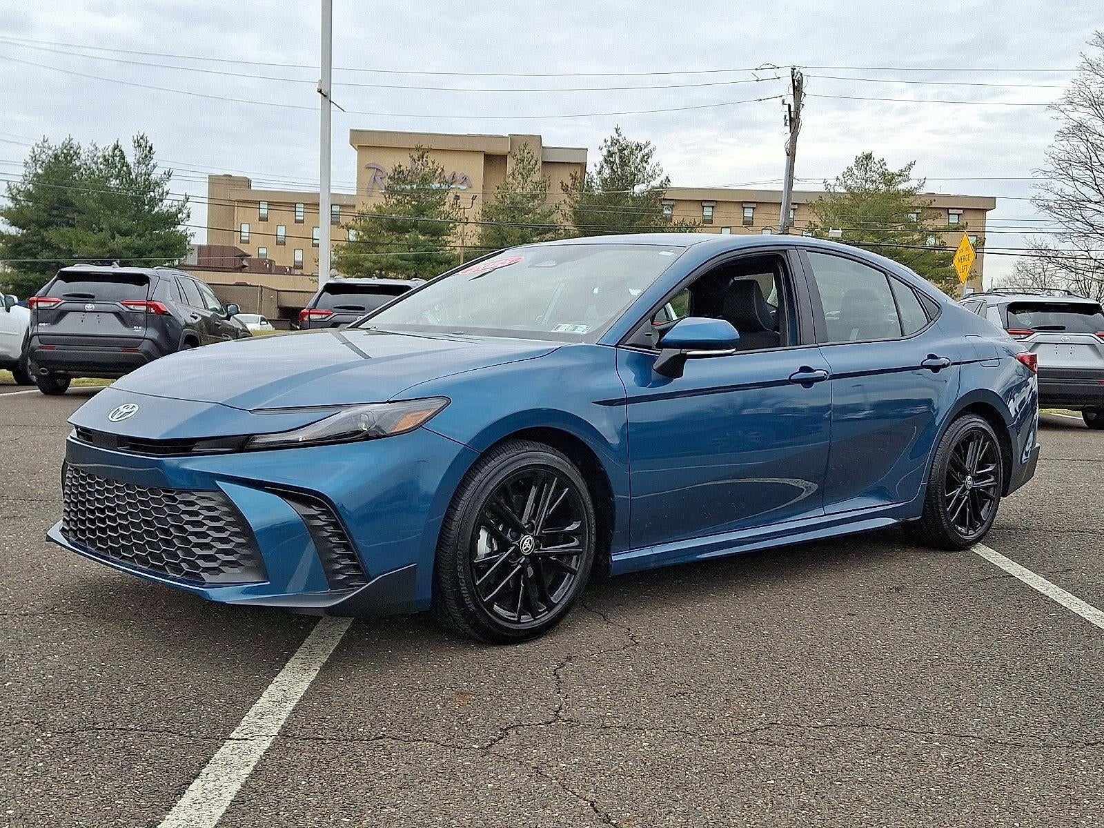 2025 Toyota Camry SE (SE)
