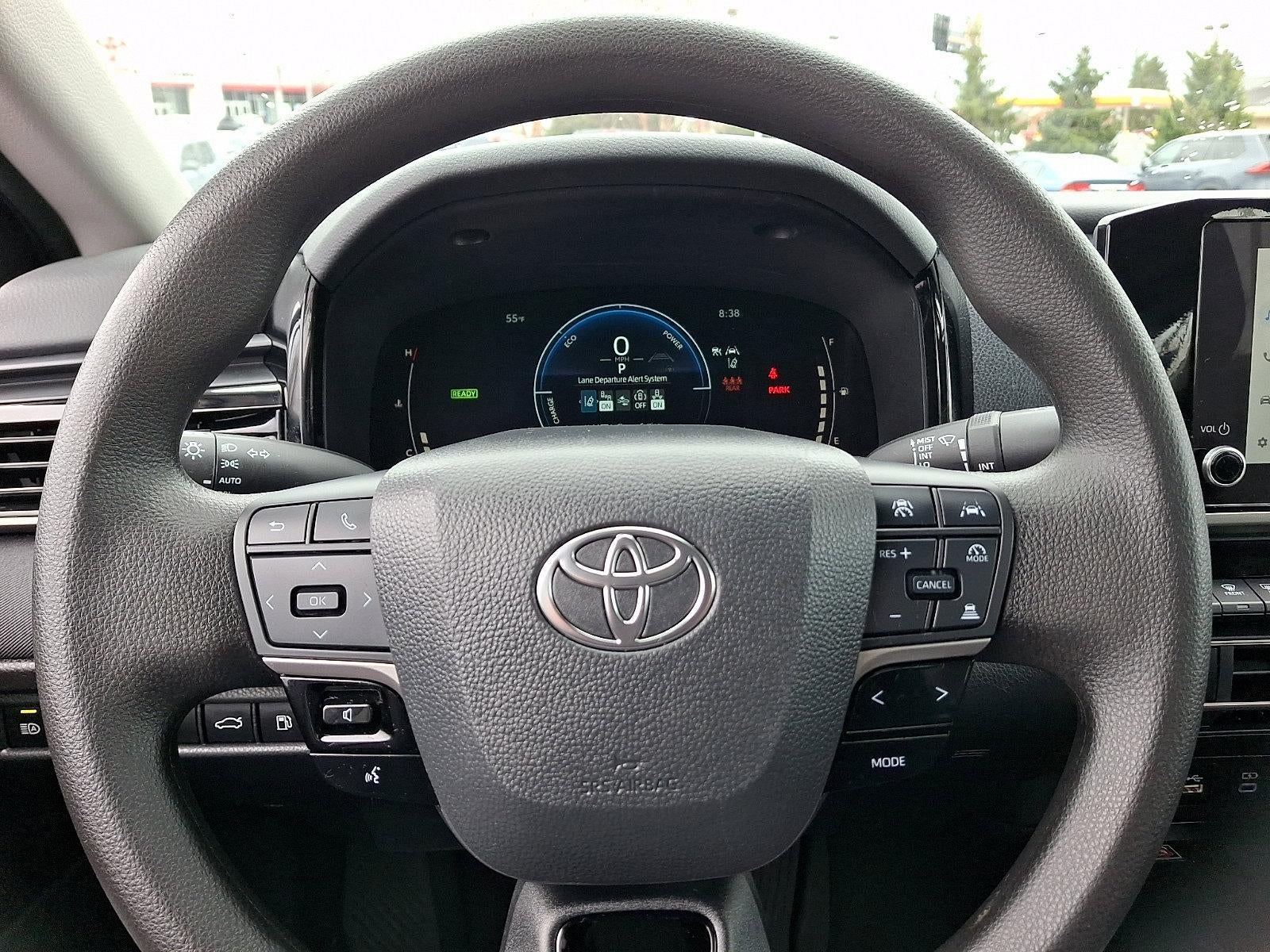 2025 Toyota Camry LE (SE)