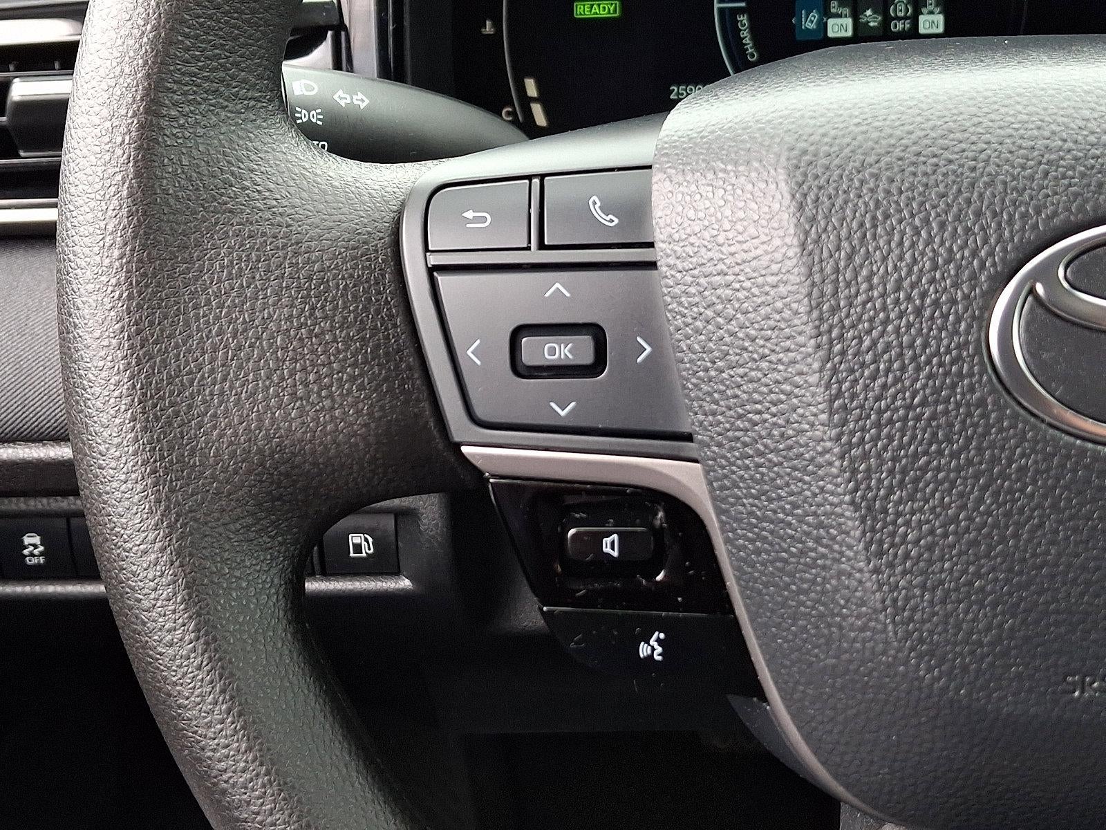 2025 Toyota Camry LE (SE)