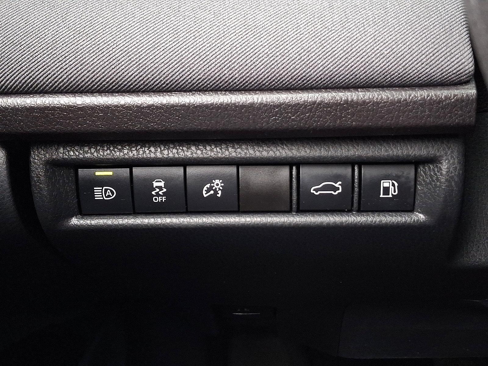 2025 Toyota Camry LE (SE)