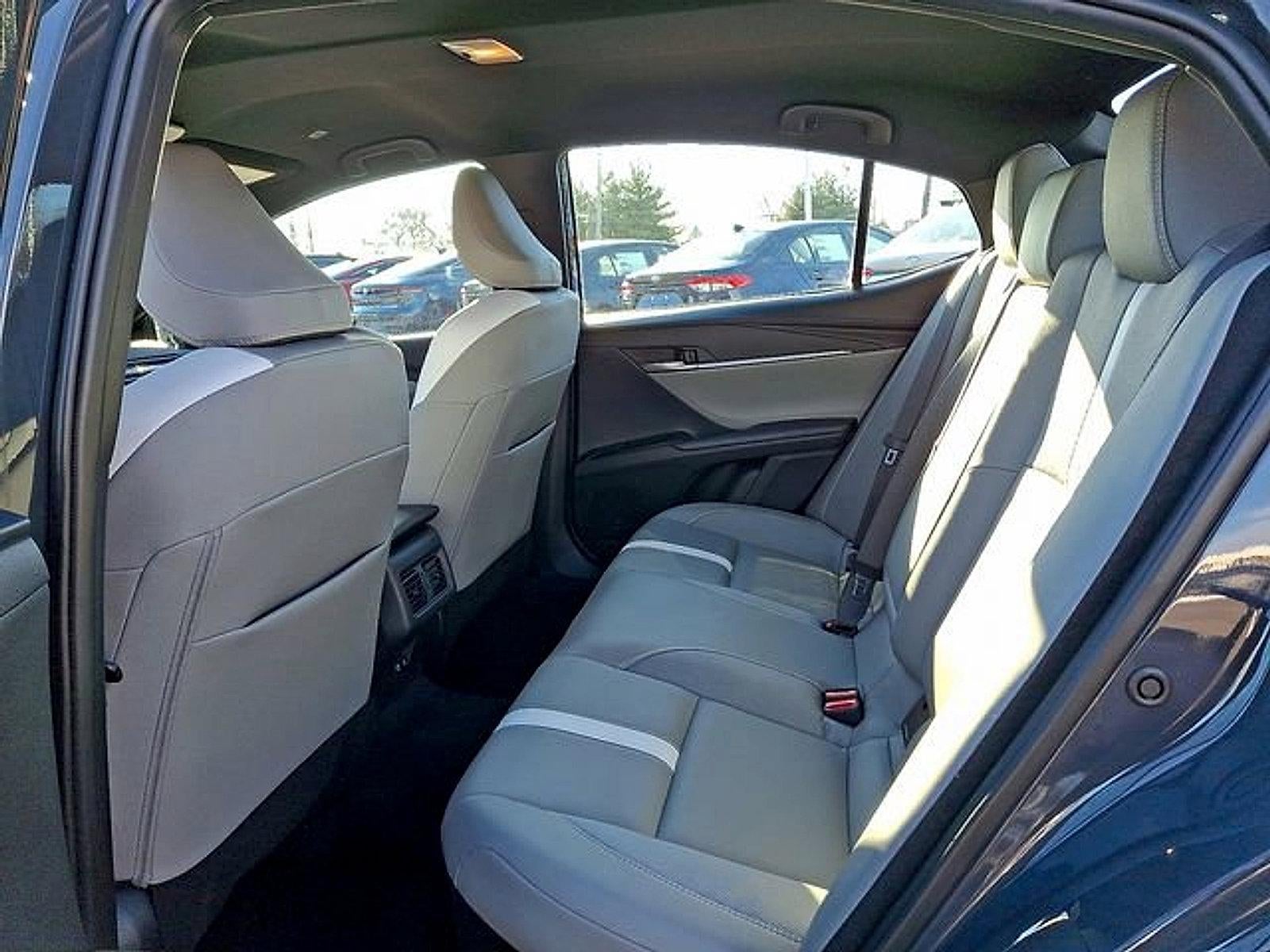 2025 Toyota Camry SE (SE)