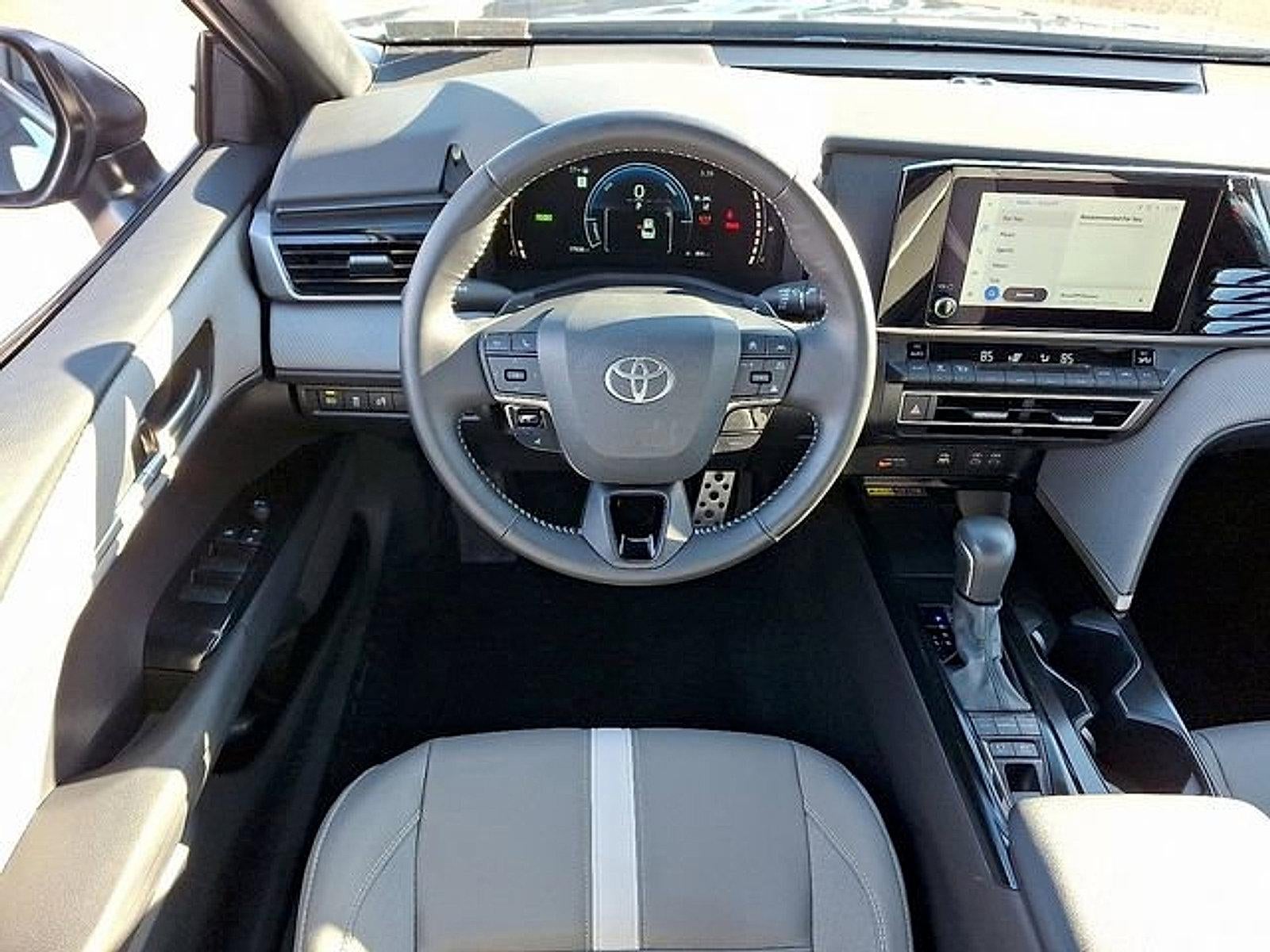 2025 Toyota Camry SE (SE)