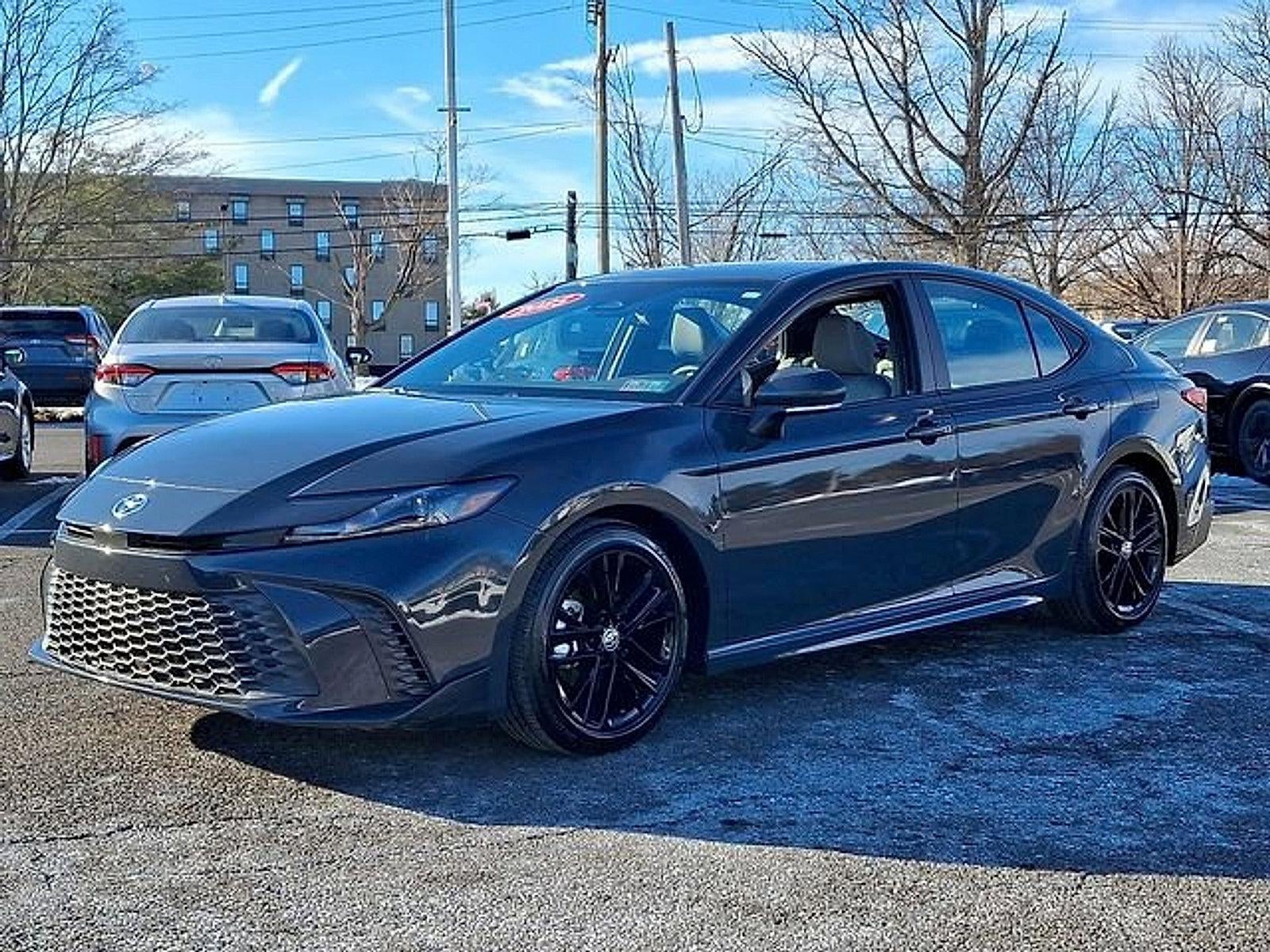 2025 Toyota Camry SE (SE)
