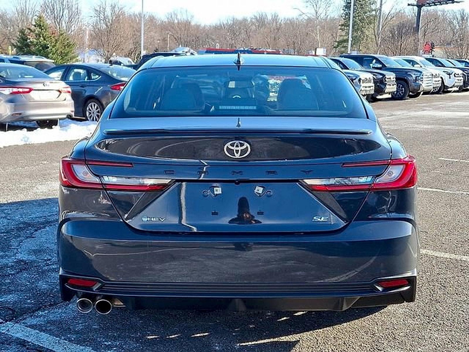 2025 Toyota Camry SE (SE)