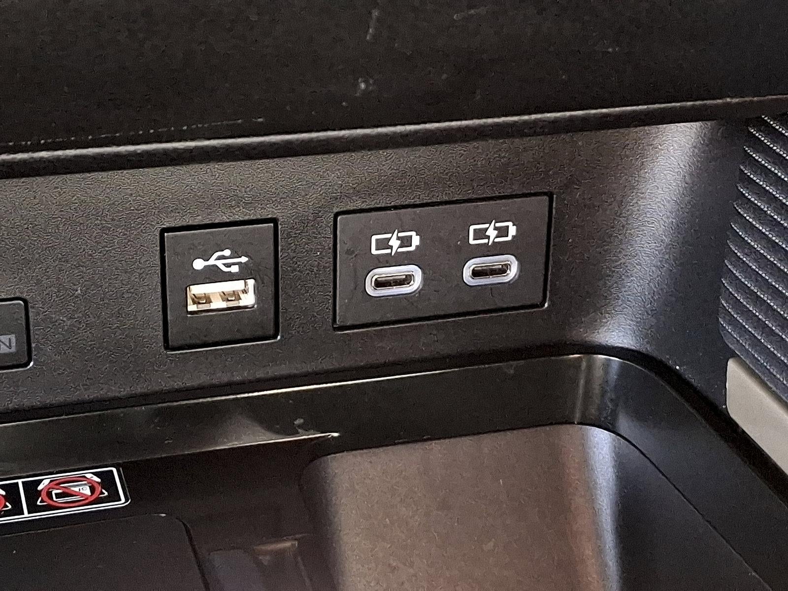 2025 Toyota Camry SE (SE)