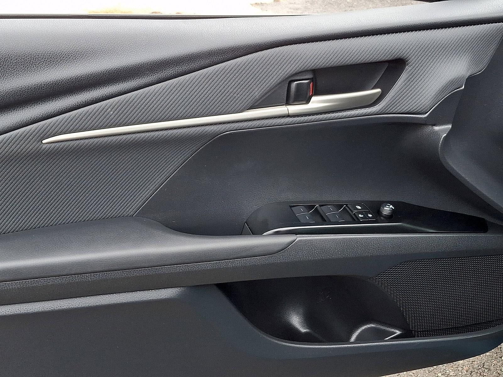 2025 Toyota Camry SE (SE)