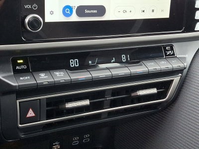 2025 Toyota Camry SE (SE)