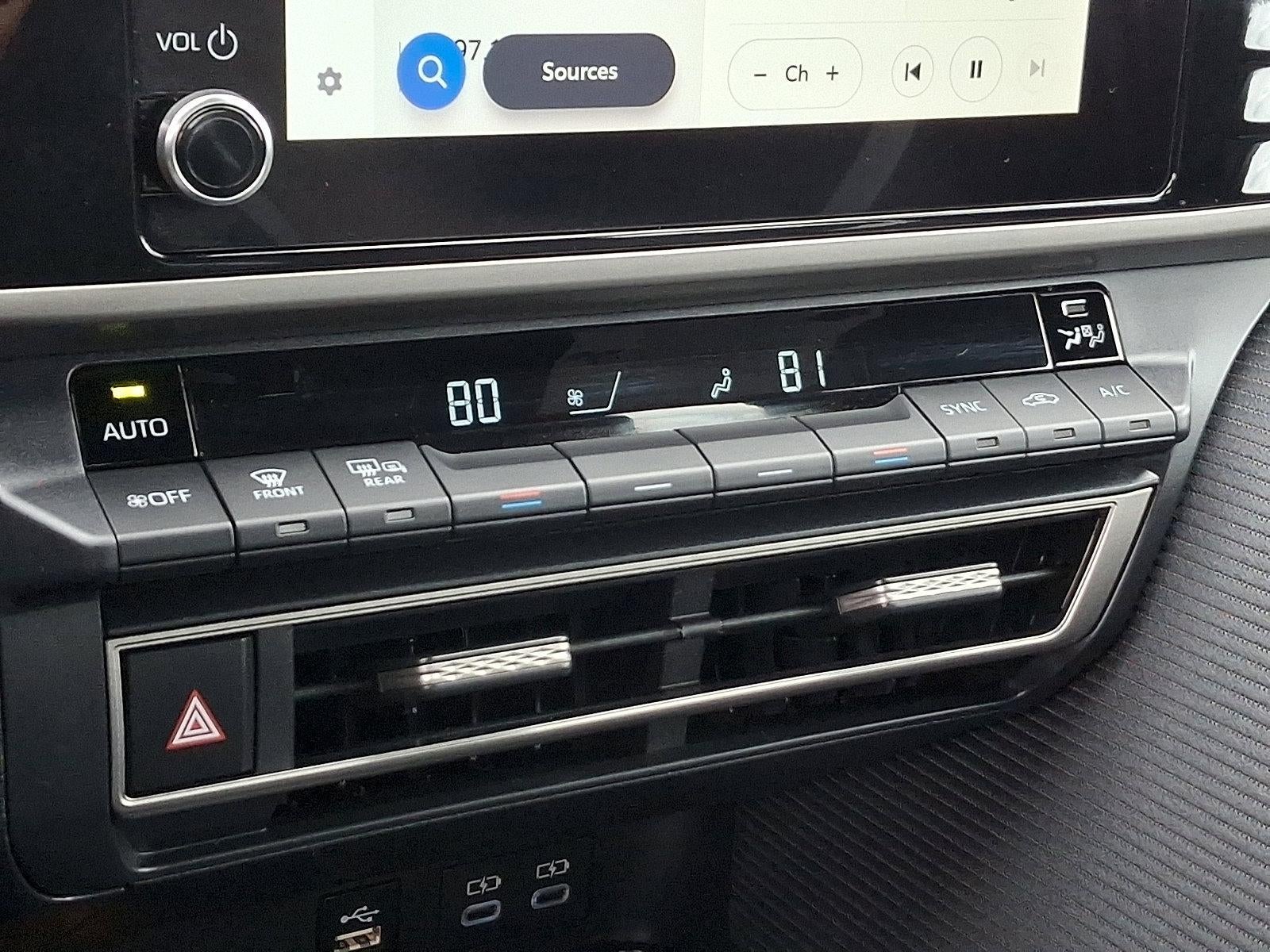 2025 Toyota Camry SE (SE)