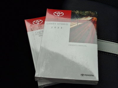 2025 Toyota Camry SE (SE)