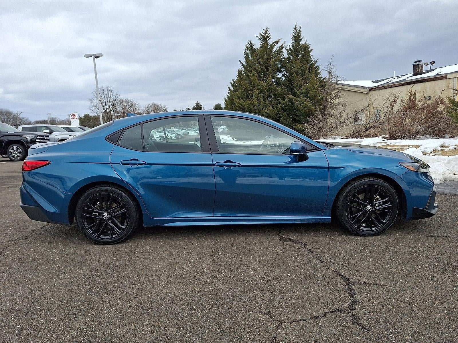 2025 Toyota Camry SE (SE)