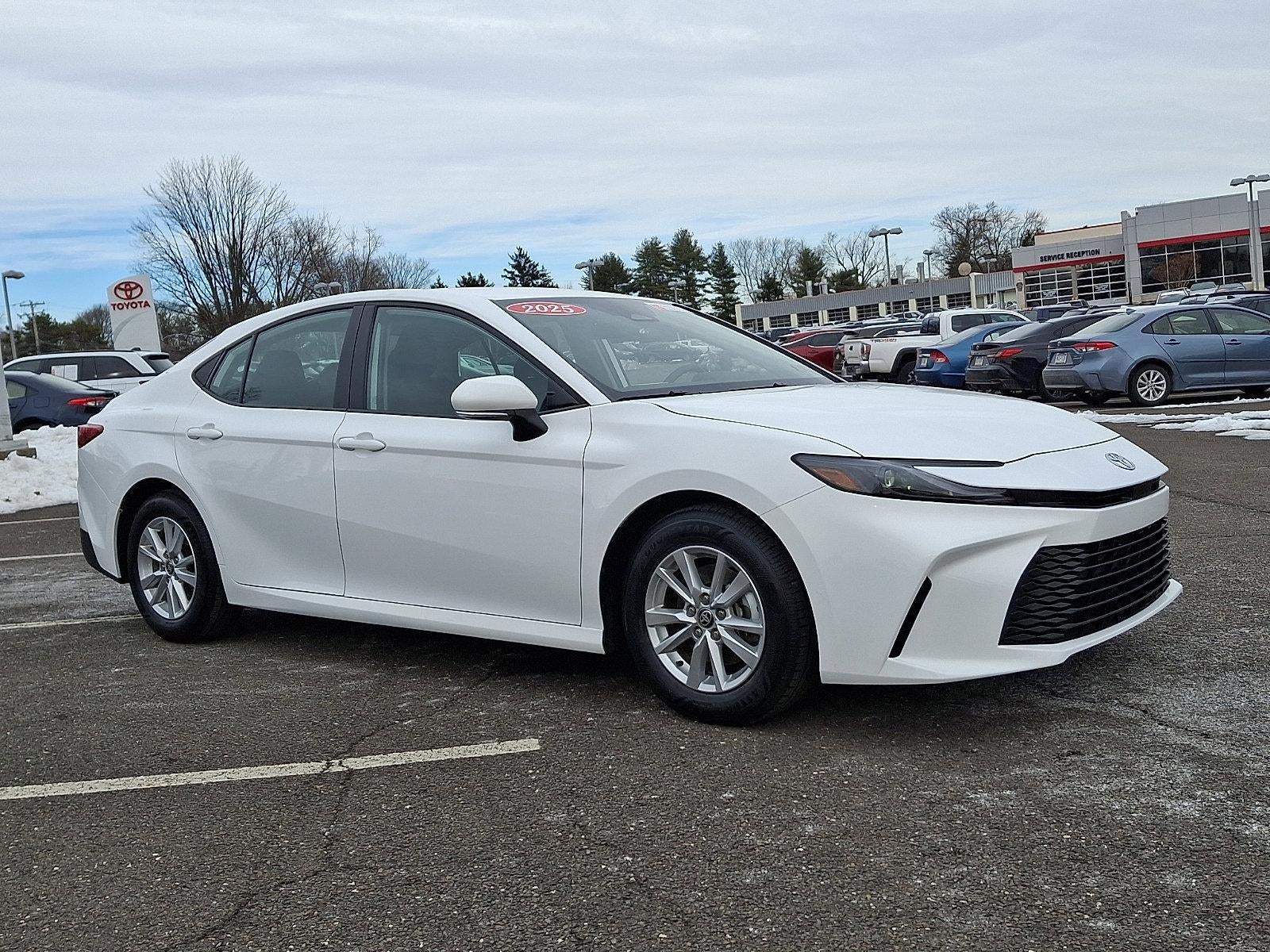 2025 Toyota Camry LE (SE)