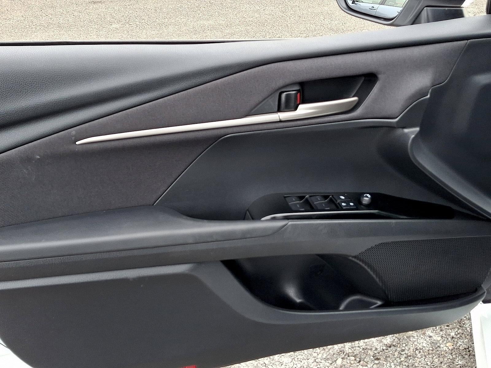 2025 Toyota Camry LE (SE)