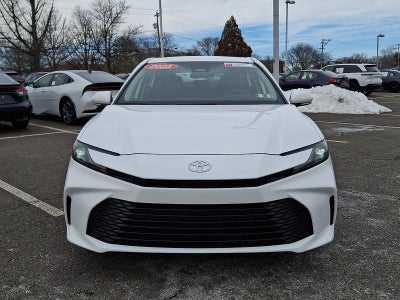 2025 Toyota Camry LE (SE)