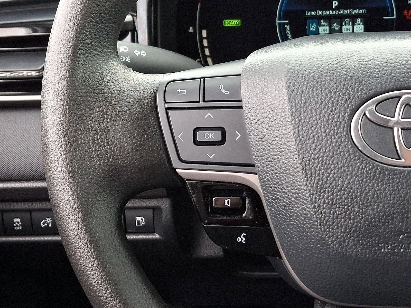 2025 Toyota Camry LE (SE)