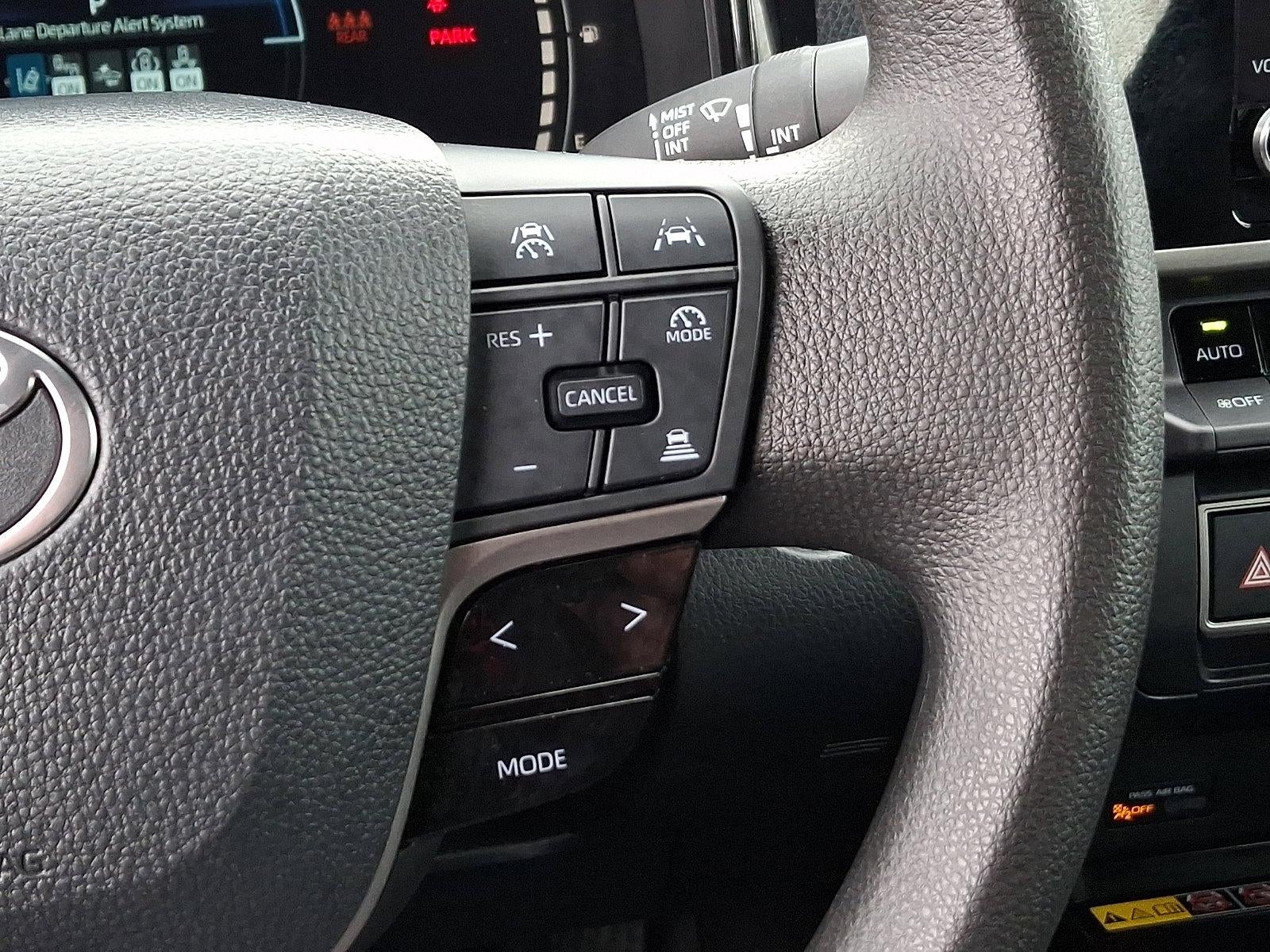 2025 Toyota Camry LE (SE)