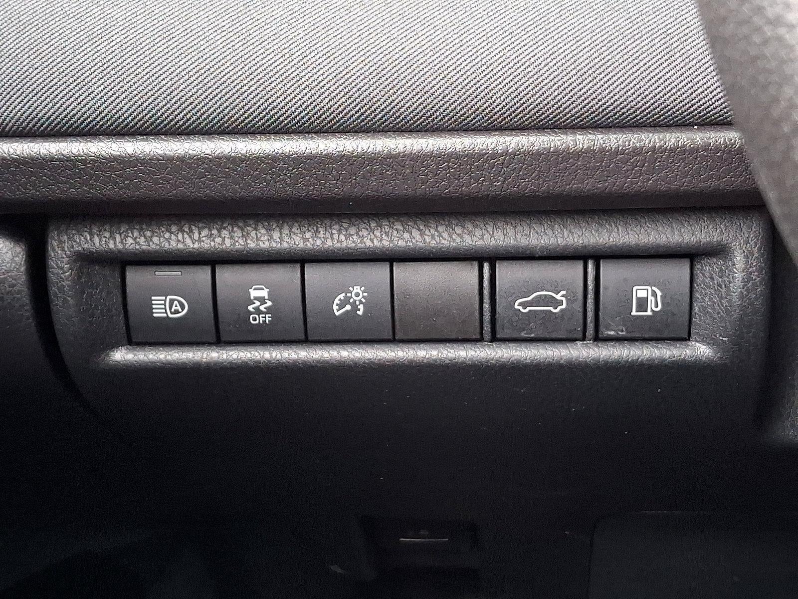 2025 Toyota Camry LE (SE)