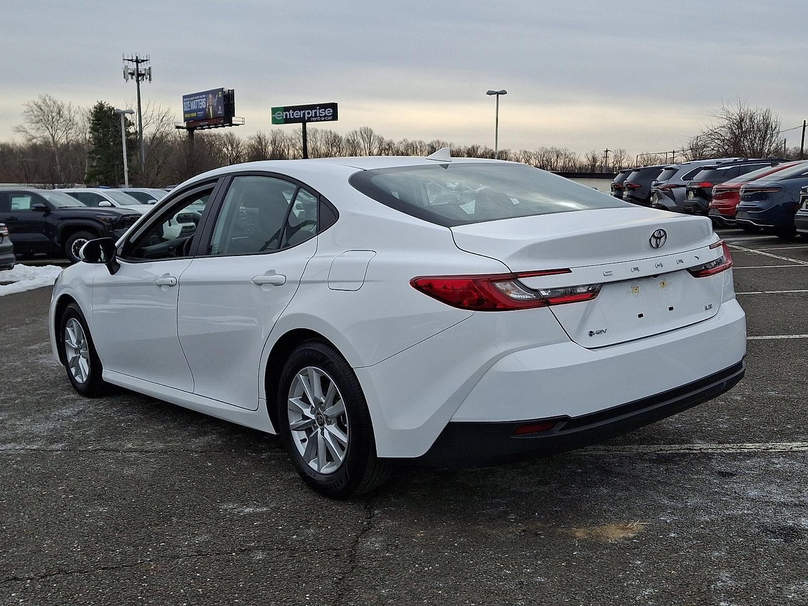 2025 Toyota Camry LE (SE)