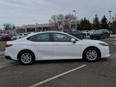2025 Toyota Camry LE (SE)