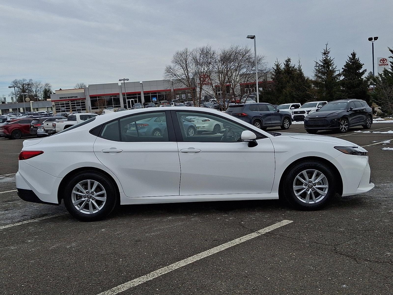2025 Toyota Camry LE (SE)