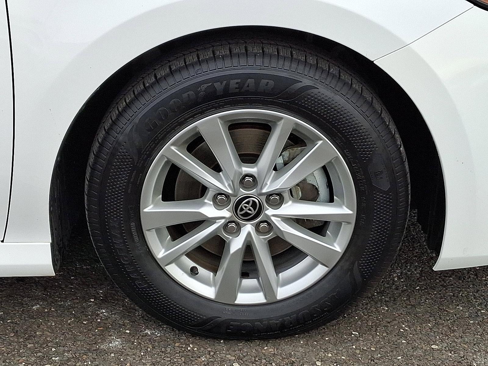 2025 Toyota Camry LE (SE)