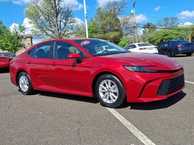 2025 Toyota Camry LE (SE)