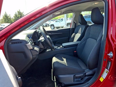 2025 Toyota Camry LE (SE)