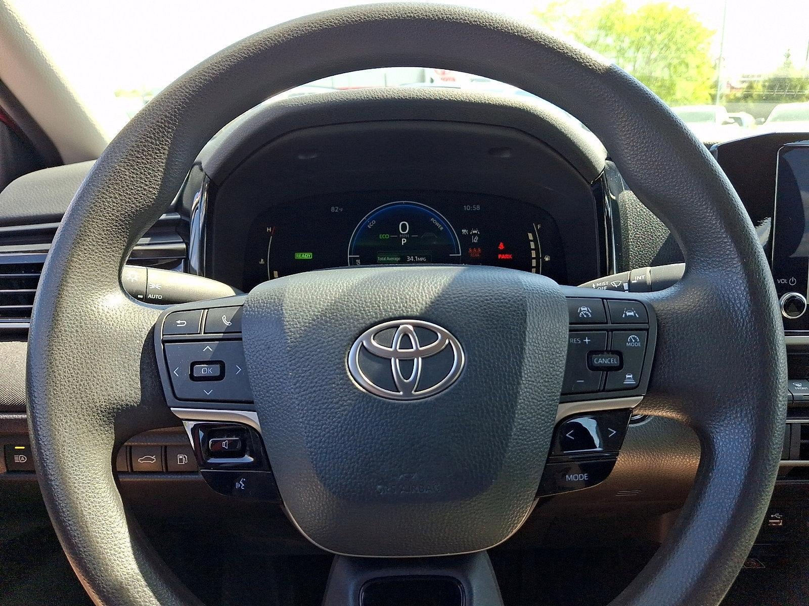 2025 Toyota Camry LE (SE)