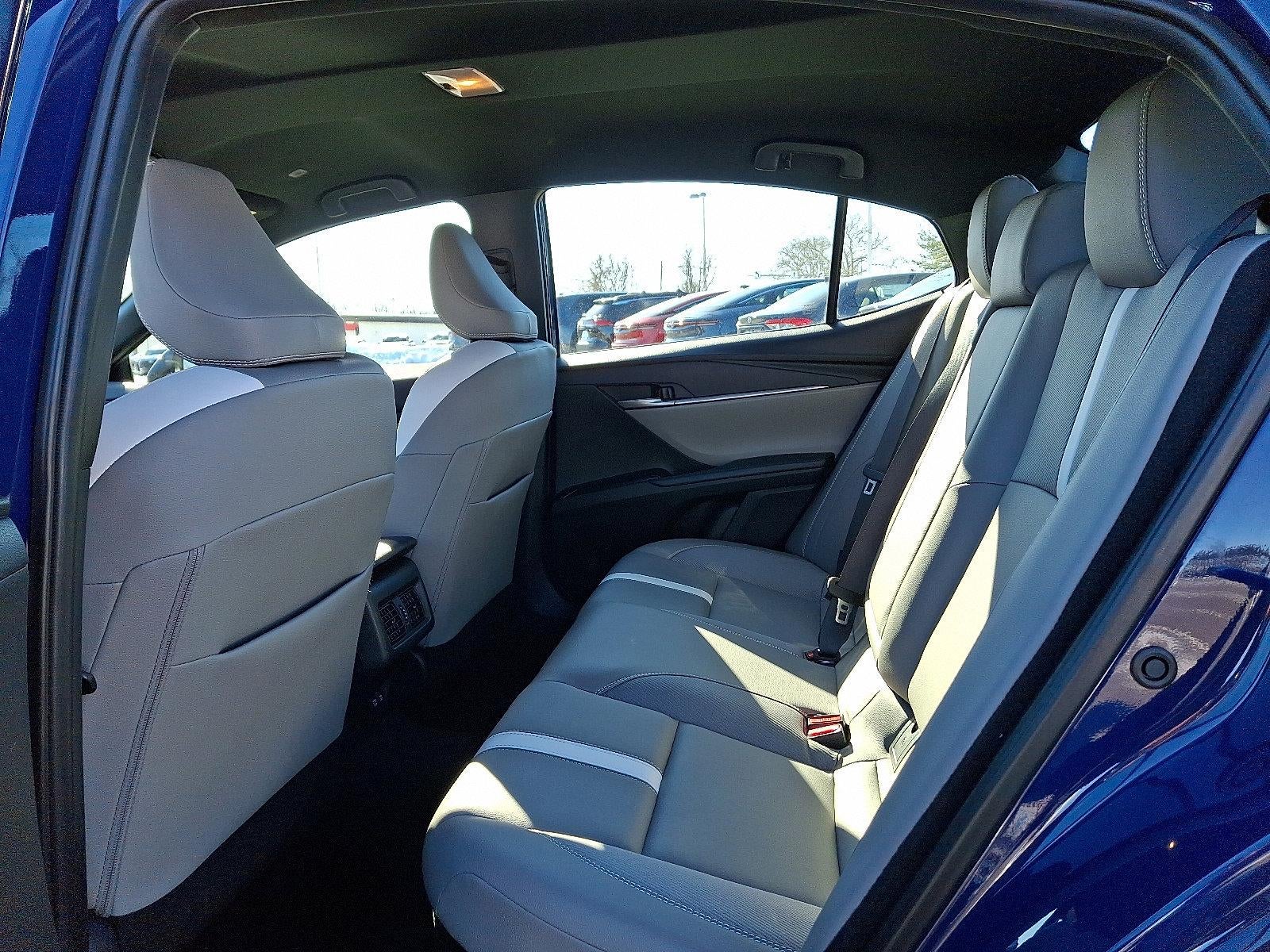 2025 Toyota Camry SE (SE)