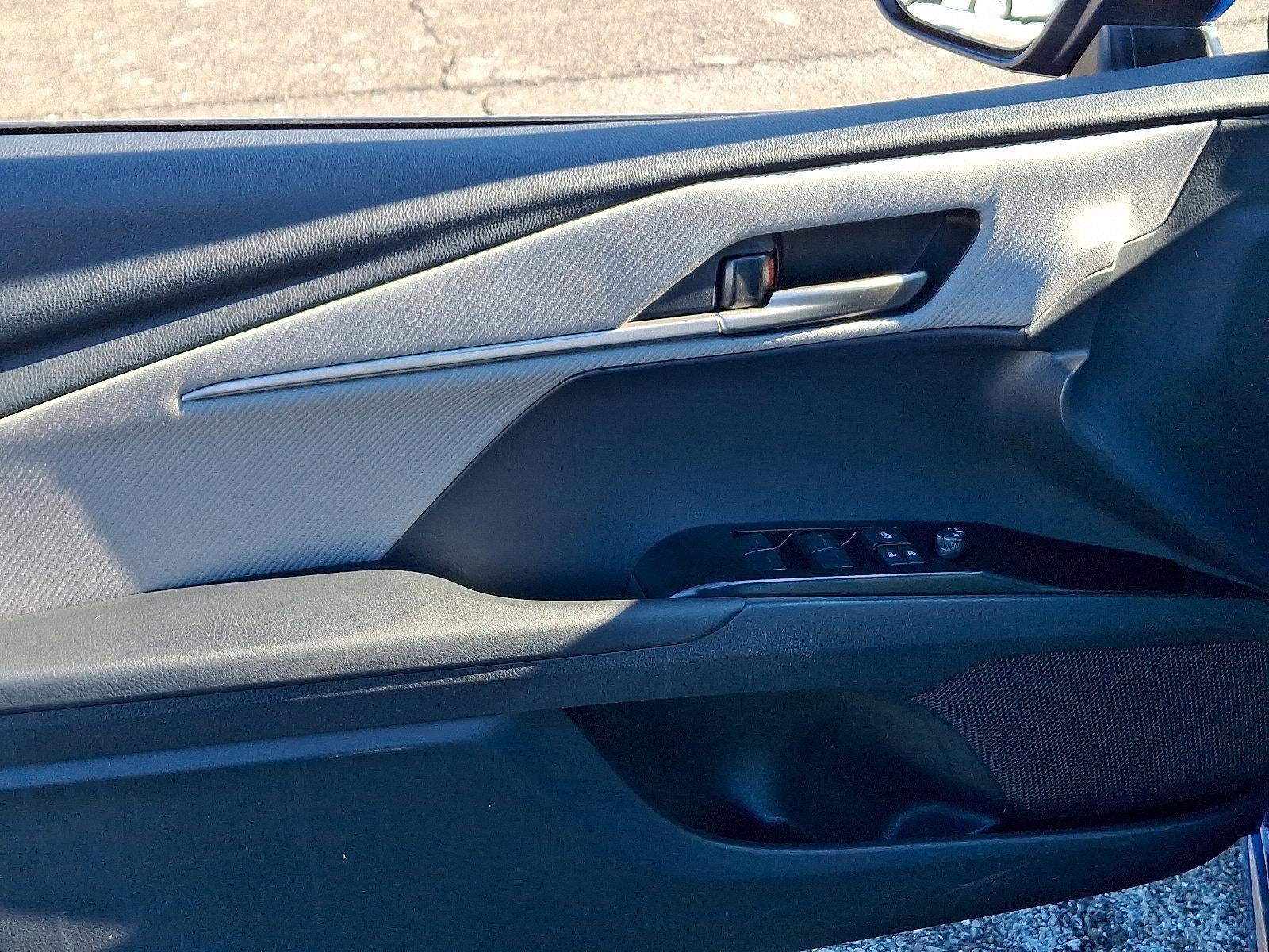 2025 Toyota Camry SE (SE)