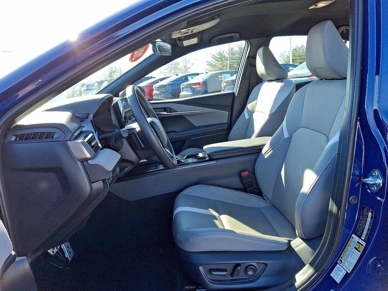 2025 Toyota Camry SE (SE)