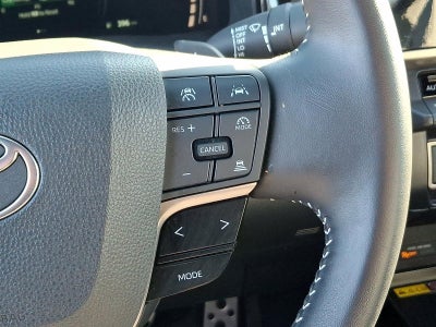 2025 Toyota Camry SE (SE)